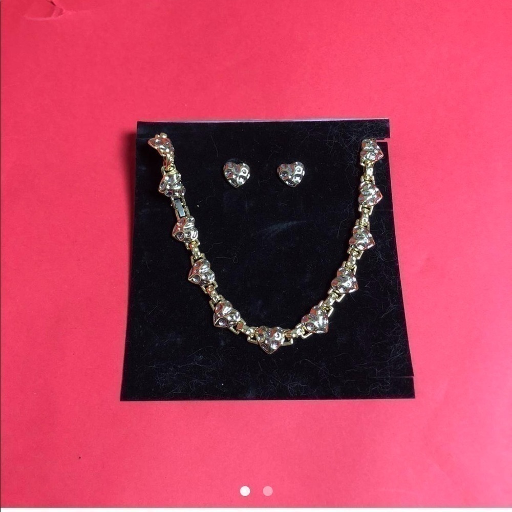 Heart shaped necklace and earrings set 🖤🤍
